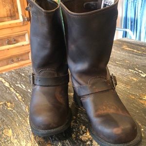 FRYE ENGINEER/ MOTO BOOTS IN DARK BROWN LEATHER